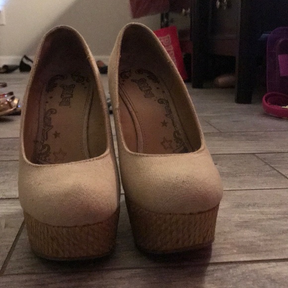 Heels - Picture 4 of 4